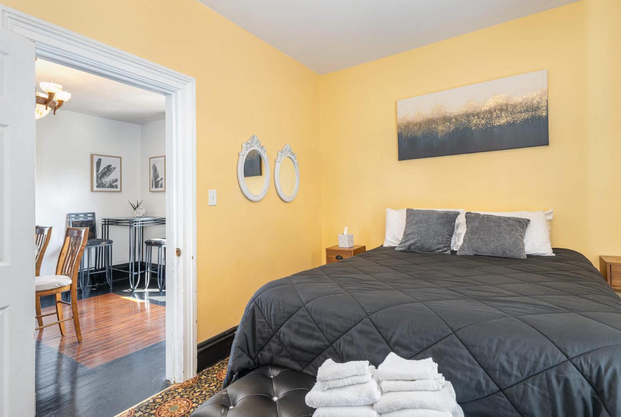 Spacious Upstairs 1Bed- Walking Distance To Beach Outlet Mall 密歇根城 外观 照片