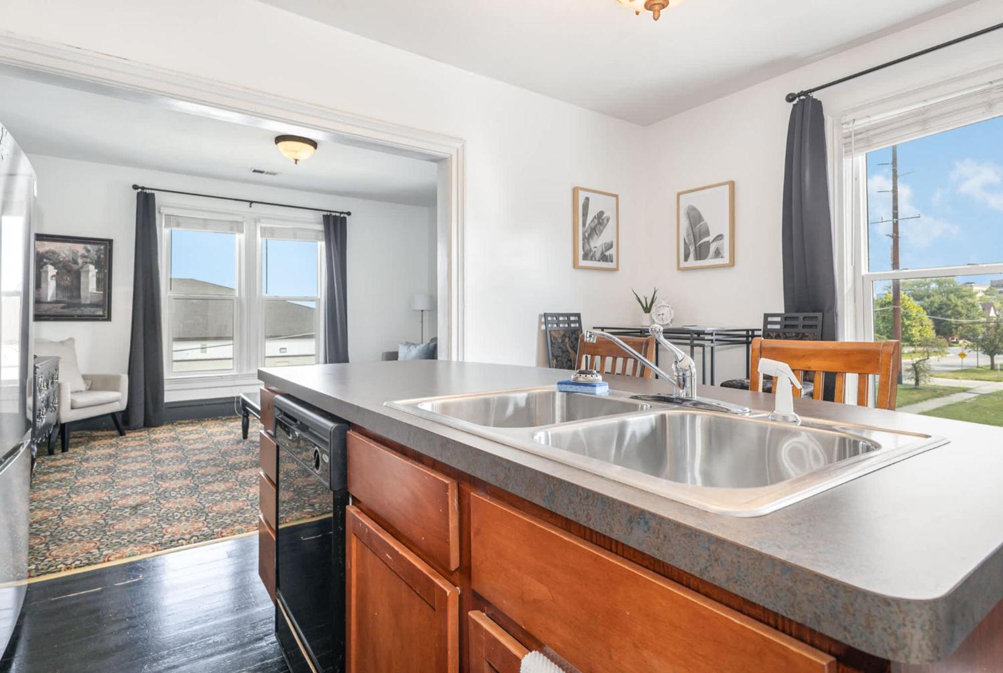 Spacious Upstairs 1Bed- Walking Distance To Beach Outlet Mall 密歇根城 外观 照片