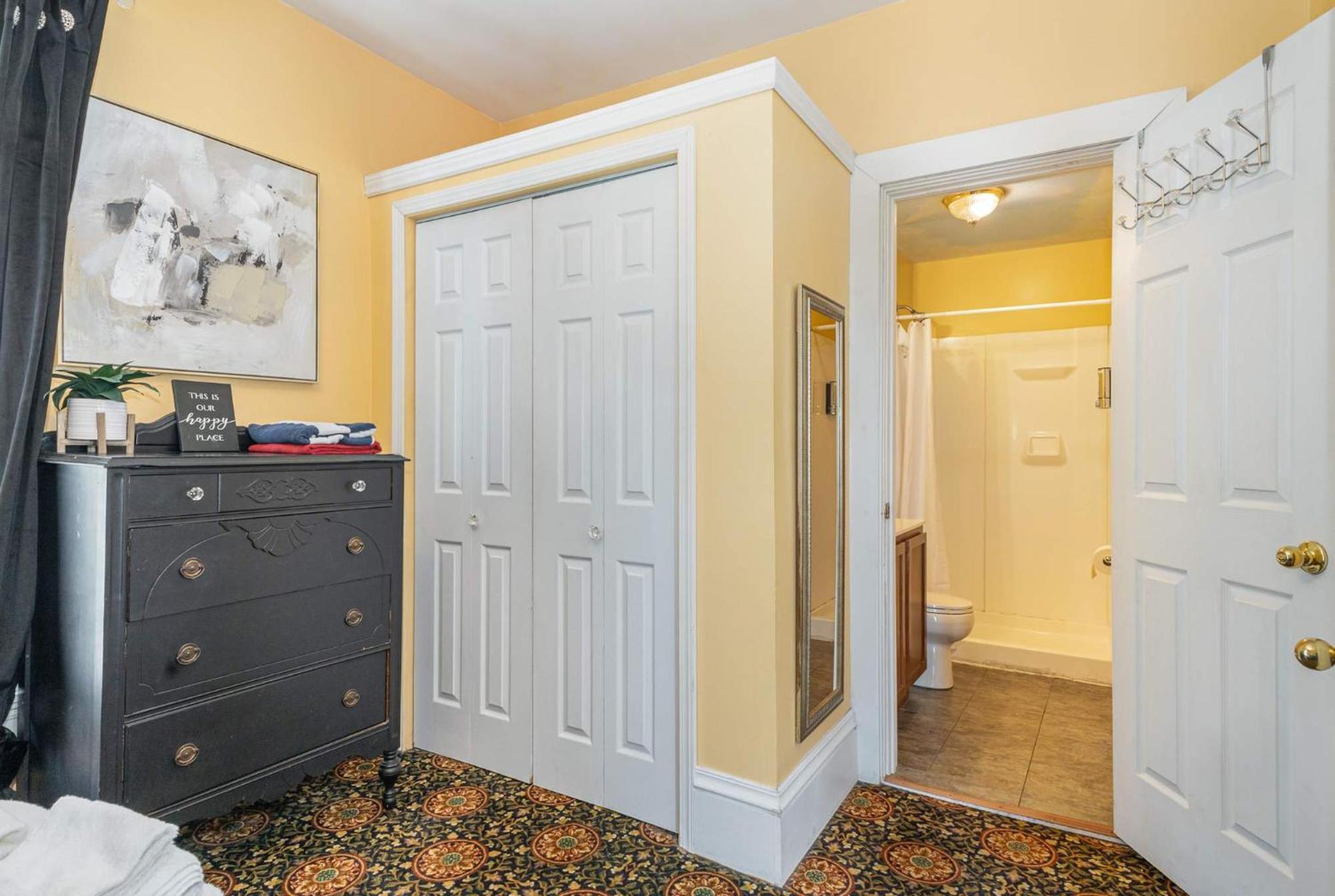 Spacious Upstairs 1Bed- Walking Distance To Beach Outlet Mall 密歇根城 外观 照片